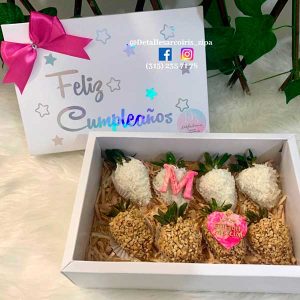 Caja-blanca-fresas-cumpleaños