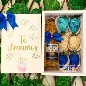 Caja fresas con chocolate x6 y coronita
