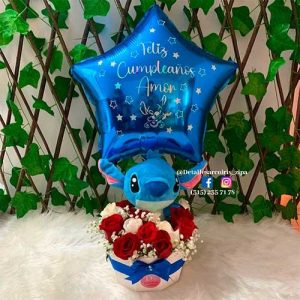 Detalle de Peluche, rosas y globo personalizado