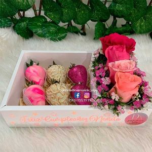 Caja fresas con chocolate x6 y Rosas